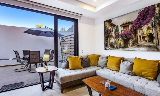 Zona hotelera del norte Apartamento | A FEW BREEZY STEPS TO THE BEACH ~LUXURIOUS STAY~