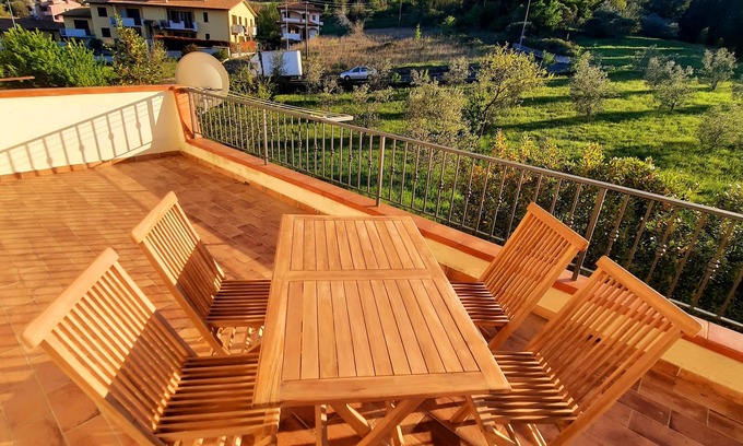 Massa Marittima Apartamento | A few km from the sea, close to bike trails. Pleasant house with terrace and view!