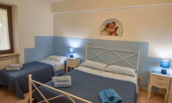 Rivotorto Apartamento | A few minutes from Assisi, apartment for 2 or 3 people with outdoor pool