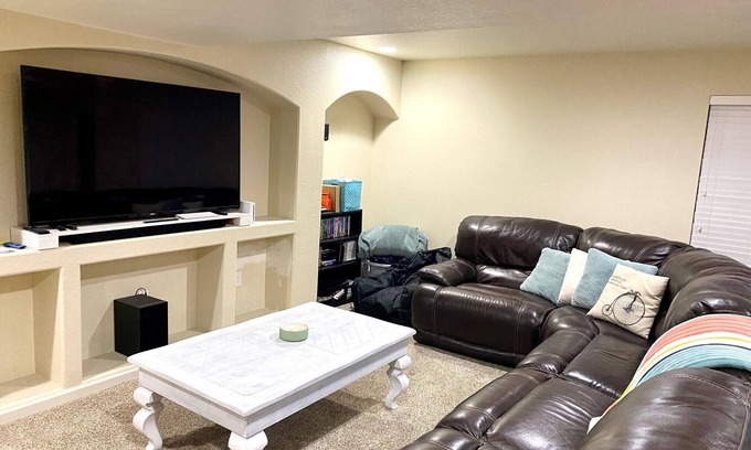 Northgate Apartamento | A few minutes from the Air Force Academy and Fox Run Park with Hot Tub
