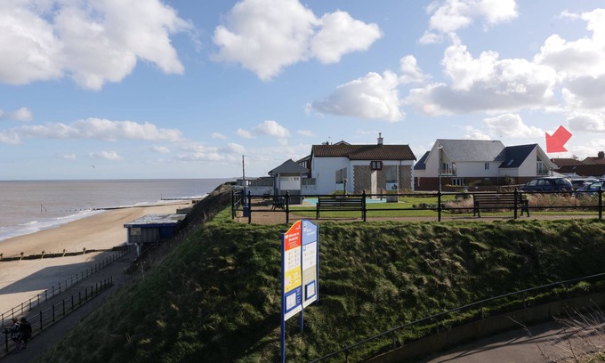 Mundesley Cabaña | A first floor apartment that sleeps 2 guests in 1 bedroom