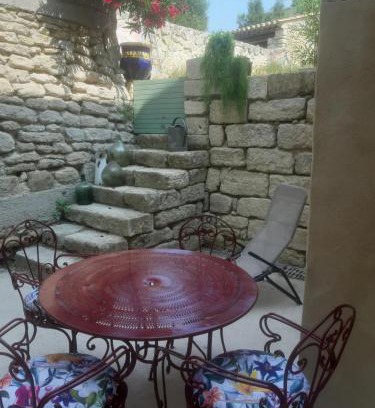 Uzes Apartamento | A fleur de rue appartement climatisé Uzès centre