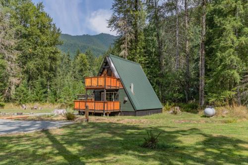 Ashford Casa | A-Frame At Entrance to Rainier- Hot Tub & WiFi