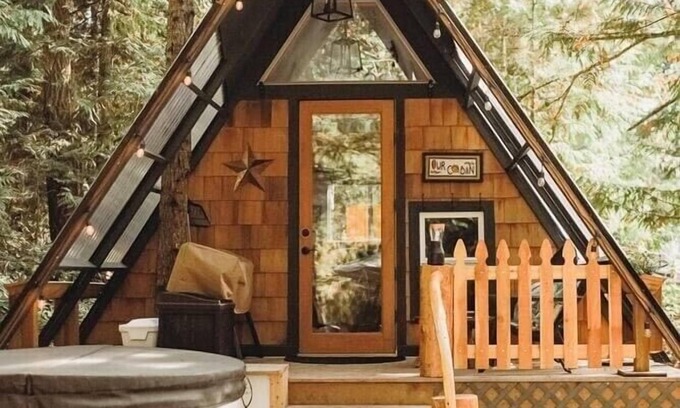 Port Angeles Cabina | A-Frame Away on the Olympic Peninsula w/Hot Tub!