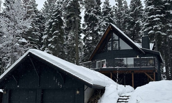 Kingswood Estates Casa | A-frame Cabin Family-Friendly, Hot Tub, BBQ, Games