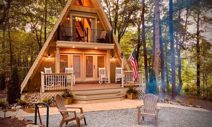 Mint Hill Casa | A Frame Cabin- Unplug and Rewind!!