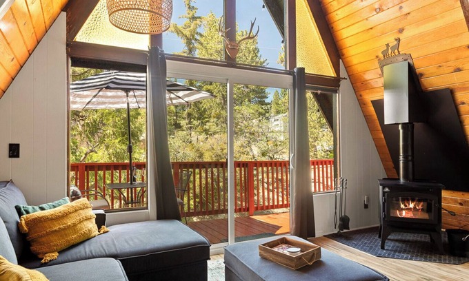Arrowbear Lake Cabina | New! Modern A-Frame Casita, 2 min walk to lake