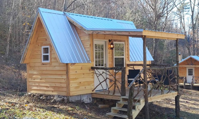 Butler Cabina | A-Frame Hideaway at Buckridge Mountain Resort - Sleeps 3 with unique bath house