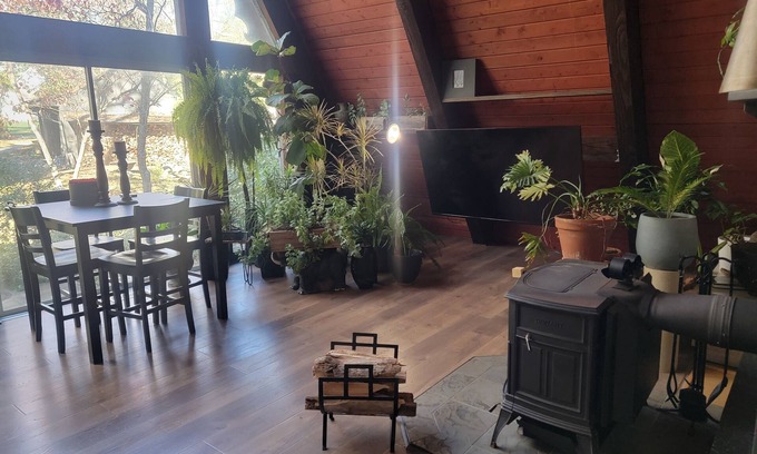 Anderson Township Cabina | A-frame home, 3 acres, fenced, secluded, hot tub, sauna, dog friendly
