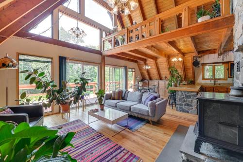 Town of Grafton Casa | A-Frame Retreat Next to Grafton Lakes St Park
