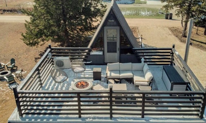 Fostoria Cabina | A-Frame with Hot Tub, Fire Pit, Game Room