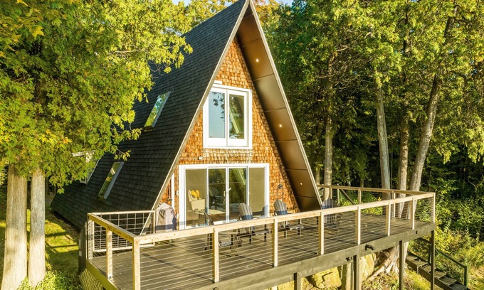 Chittenden County Cabina | A-Frame with lake views! Close to Burlington!