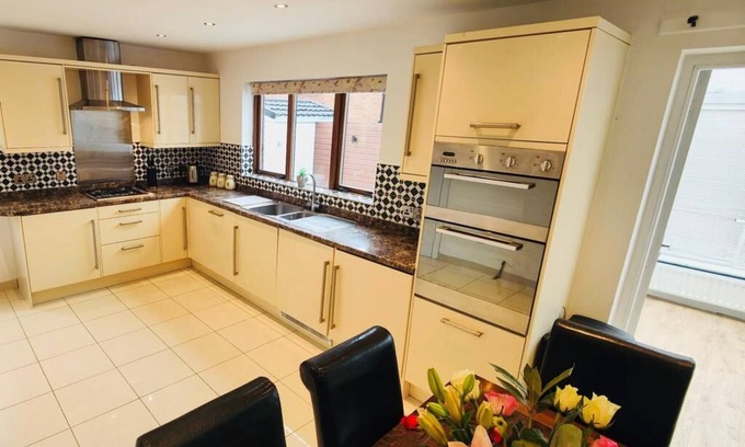 Londonderry Casa | A freshly renovated, semi detached home located in a beautiful residential area.