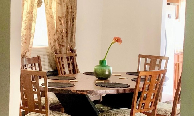 Akron Casa | A Gem near the Lake