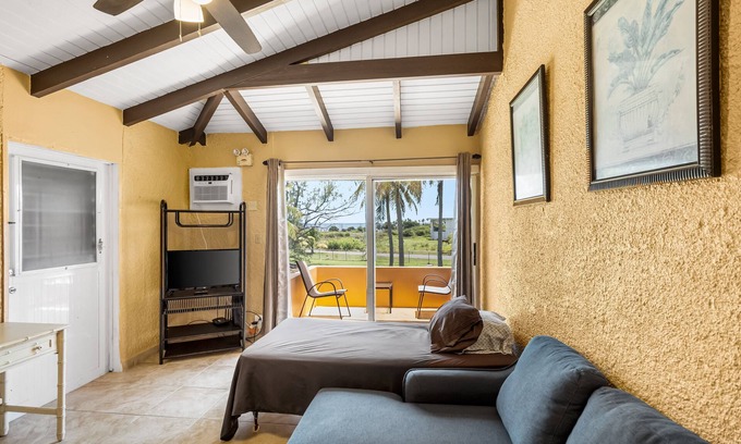 La Grande Princesse Condominio | A Getaway From Your Getaway 1 Bedroom Condo by RedAwning