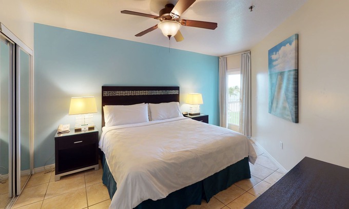 Crystal Harbour Apartamento | A Getaway in Paradise! Unit with Full Kitchen, Outdoor Pool, Free Parking!