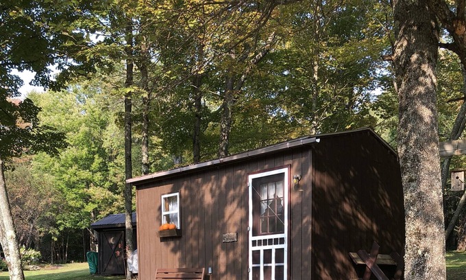 Hartwick Cabina | A Glamping Dream in a Cabin Near Cooperstown, NY