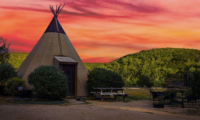 New Braunfels Chalet De Esquí | A Glamping Tipi Stay w/ Outdoor Fun!