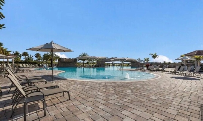Lakewood Ranch Condominio | A Golfer's Dream Get Away. Enjoy resort style living at Lakewood National.