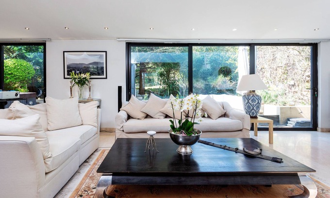 West Hill Casa | A Great Adventure, by Veeve