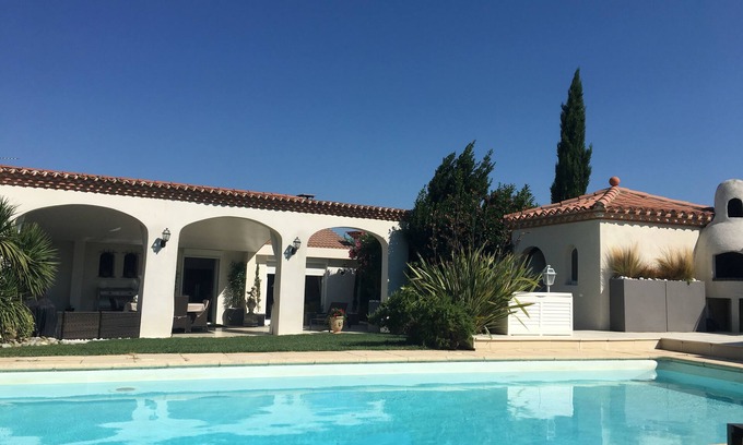 Carcassonne Casa | Un verde y el refinamiento de piscina leyenda en Carcasona
