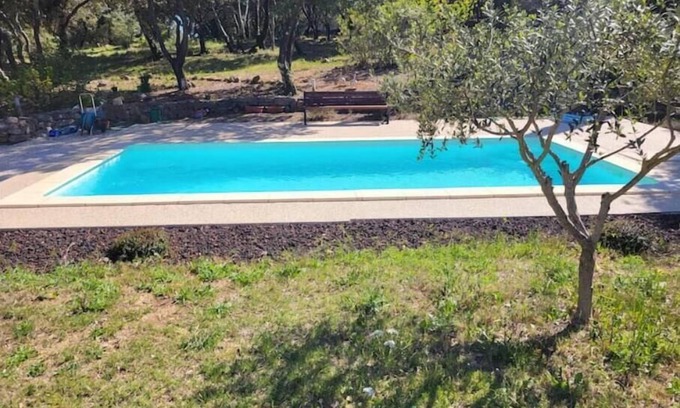 Besse-sur-Issole Apartamento | A green setting ..