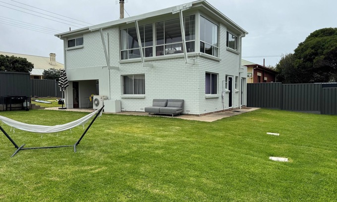 Port Elliot Casa | A haven in the heart of Port Elliot. Prime location. Cosy and clean.