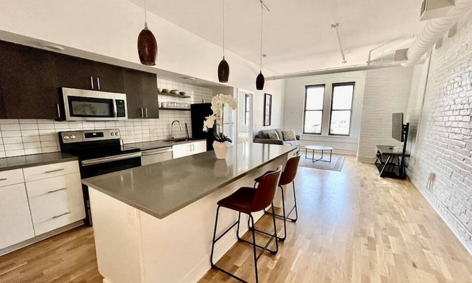 Old Market Apartamento | A historic 1,200 square foot loft in the heart of the Old Market