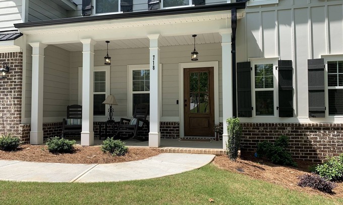 Evans Casa | A Home Away From Home Masters Rental!