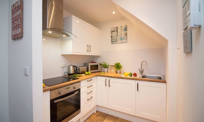 Eastleigh Apartamento | A Home From Home - Spacious Comfortable Accommodation to Meet Your Needs
