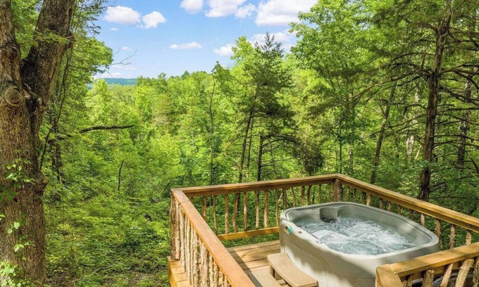Jasper Casa | A Hot Tub Tower & Private Bungalow In Parthenon