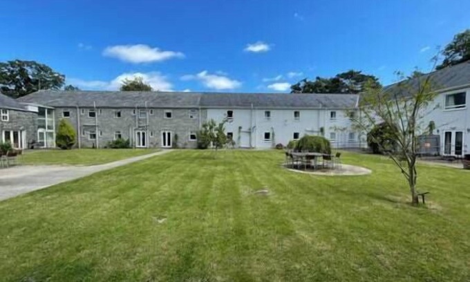 Bont Newydd Casa | A Huge Holiday Home. When SIZE is important.