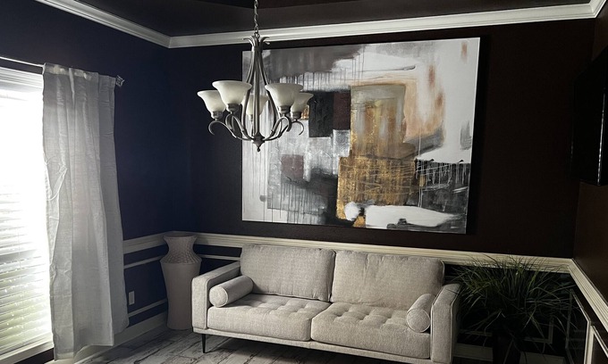 Benton Casa | A kings 3 Bedroom Home with a MODERN TOUCH!!!