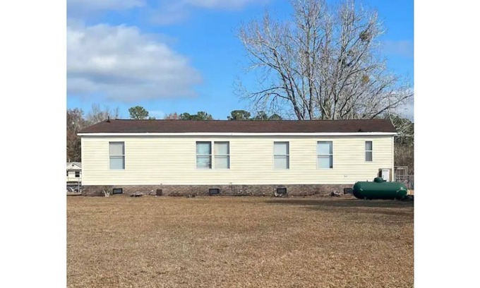 Summerton Casa | A Lake Slice of Heaven
