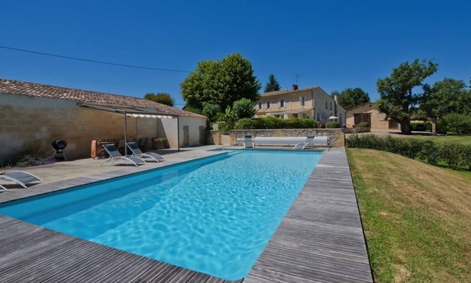 Petit-Palais-et-Cornemps Casa | Una casa familiar con piscina climatizada en el corazón de la región vinícola de Burdeos