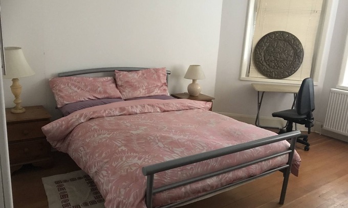 Downham Casa | A Large comfy Room in Bromley