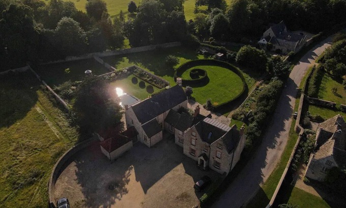 Lechlade Casa | A Large Cotswold Country Retreat