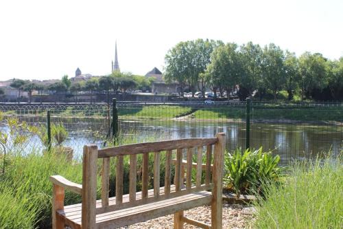 Port-Sainte-Foy-et-Ponchapt Casa | A Little Gem on the Banks of the River Dordogne
