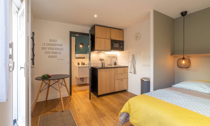 La Roche-sur-Yon Apartamento | A little bit of greenery and calm in the middle of the city! The 1st.