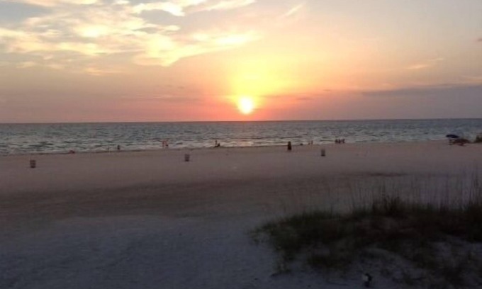 Clearwater Beach Condominio | A Little Bit of Paradise-Direct Beachfront