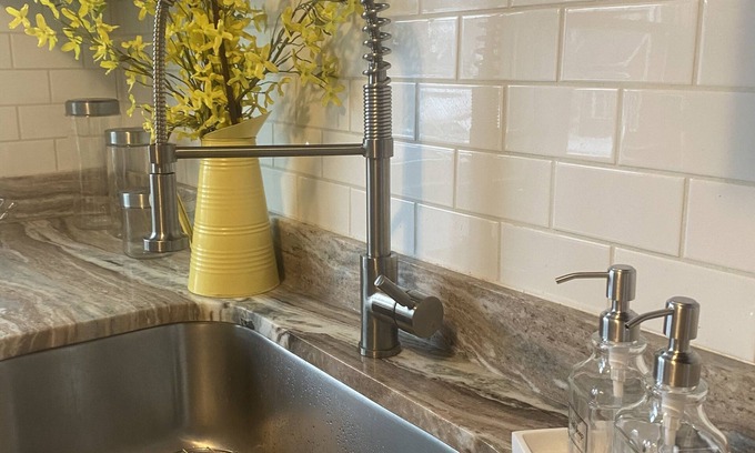 Cleveland Heights Apartamento | A little Peace of Cleveland Upstairs Unit