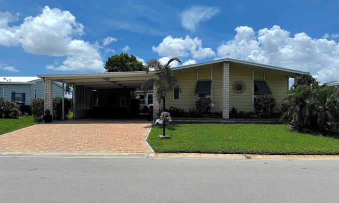 Ellenton Casa | A little slice of paradise😎, with resort style living.