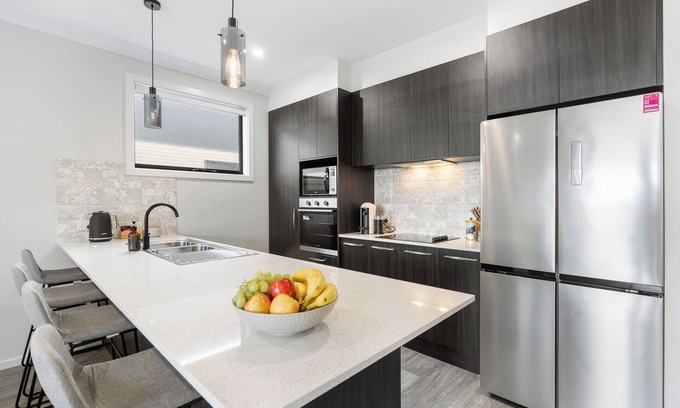 McCracken Casa | A+ Location | Views | Games | Balcony | BBQ+Dining