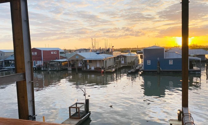 Venice Casa | A+ Lodging in the ❤️ of Venice Marina w/ WIFI + Private Dock, Resort Lodging at Venice Marina
