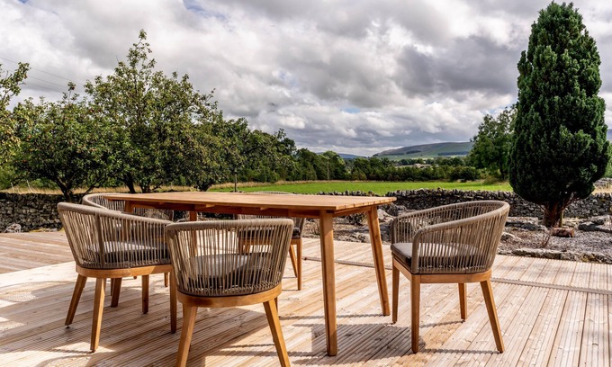 Skipton Cabaña | A long ashes park that sleeps 6 guests in 3 bedrooms