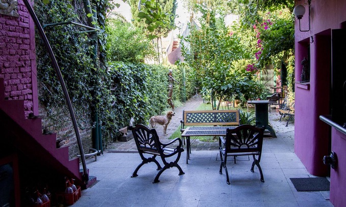 Florida Casa | un encantador apartamento en casa de escultor con vista a un ferrocarril