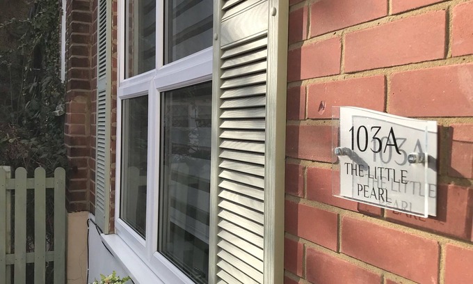 Whitstable Casa | Una hermosa casa espaciosa de 2 dormitorios con capacidad para hasta 5 personas. Propio camino de entrada.