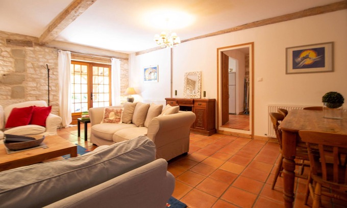 Douzains Cabaña | A lovely stone built cottage with stunning pool