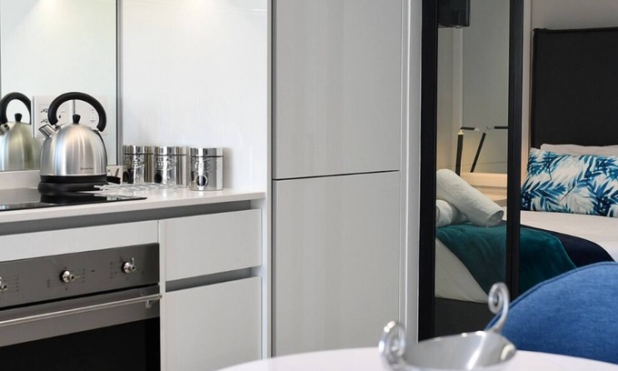 Greater Johannesburg Metropolitan Area Apartamento | A luxurious apart-hotel for business or leisure travelers in Waterfall City!