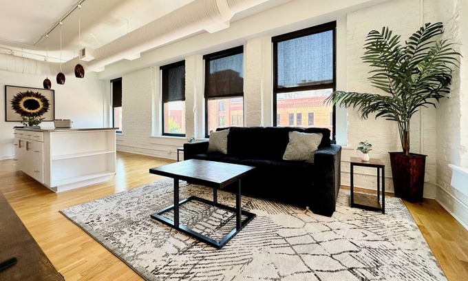 Southeast Omaha Apartamento | A luxurious, historic loft in the heart of the Old Market